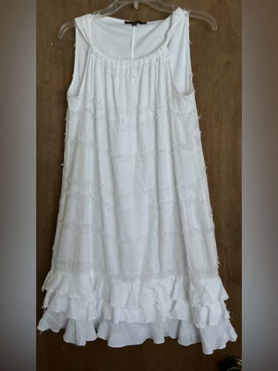 Tiana B. Dresses & Skirts - Tiana B. Women White Sleeveless Dress Size 8 Gathered Neckline Shaggy Ruffles